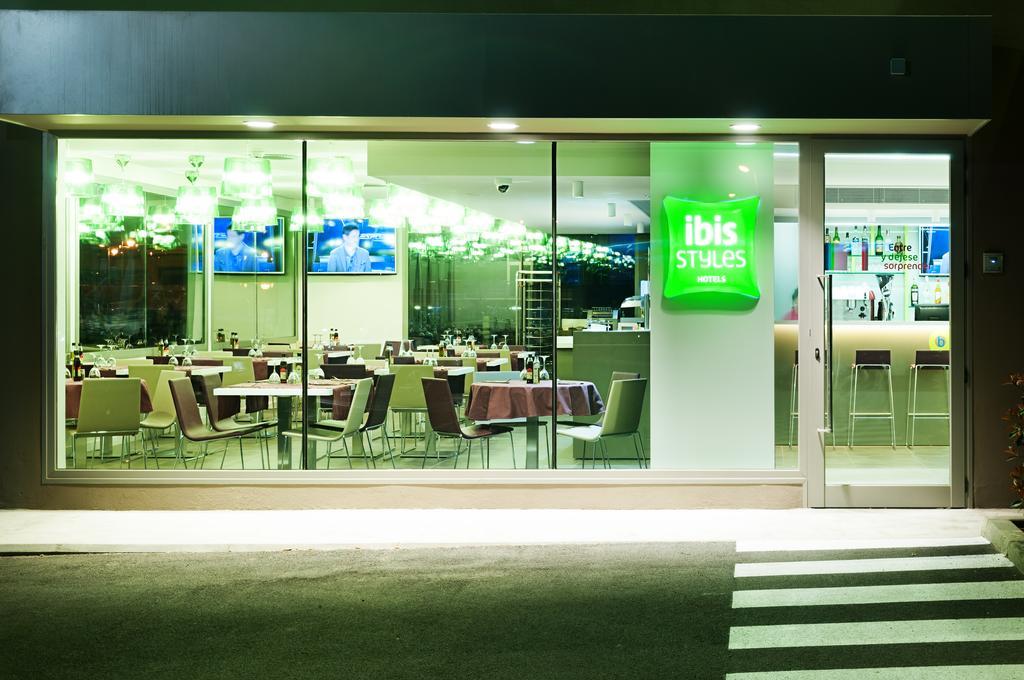 Hotel Ibis Styles Lleida Torrefarrera Exterior photo