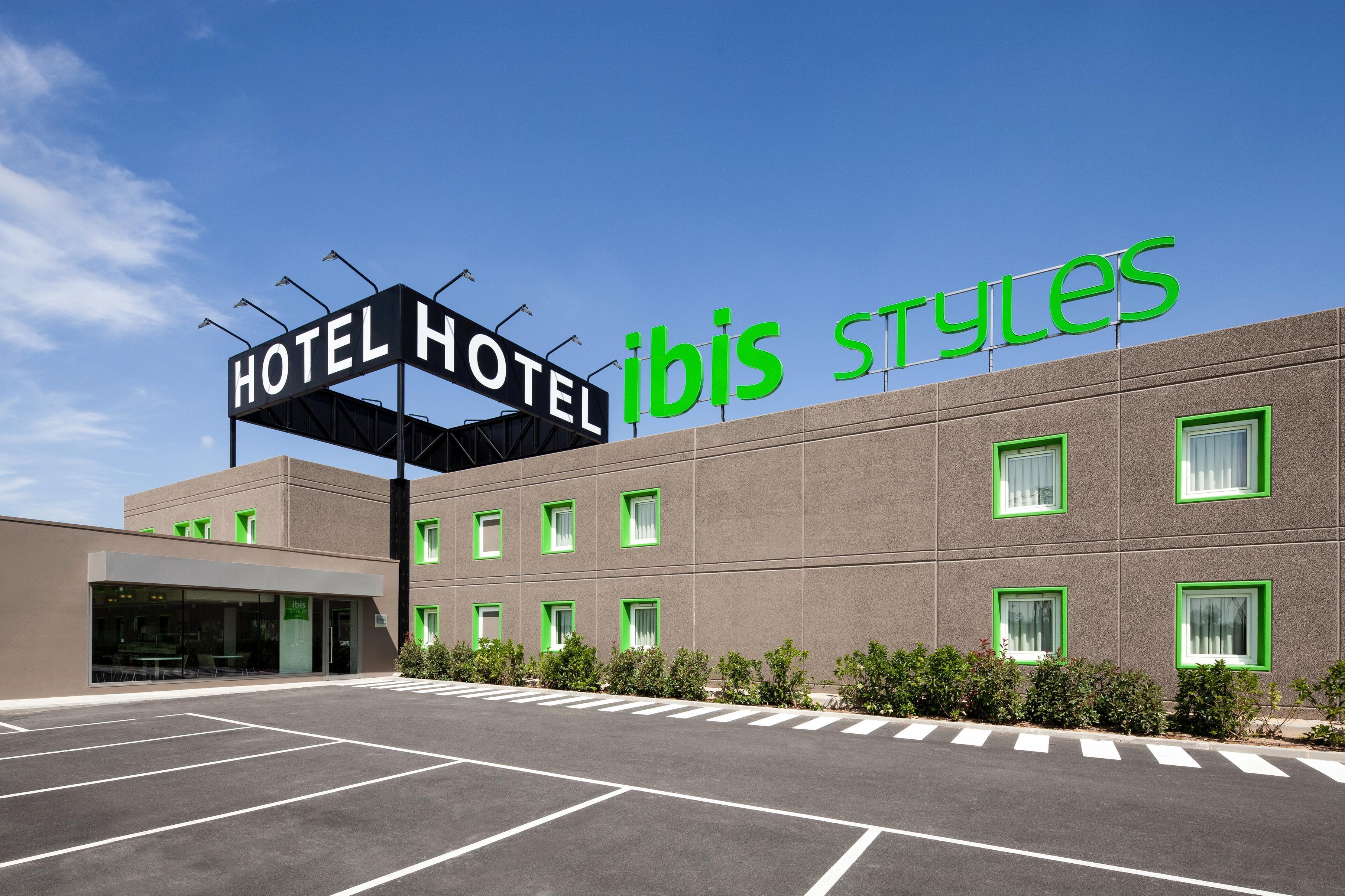 Hotel Ibis Styles Lleida Torrefarrera Exterior photo